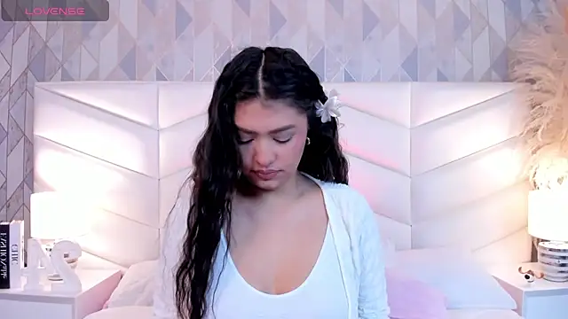 Snapshot of victoria___jonnes chatting on 11/10/25, 12:32 victoria jonnes online show from 11/10/25, 12:32