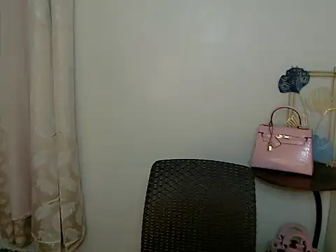 Annaloula online show from 11/19/25, 01:33