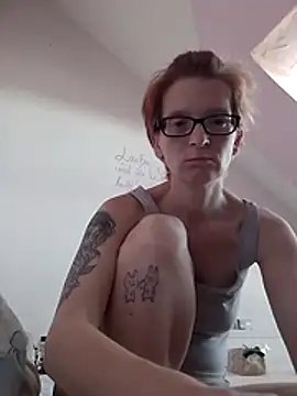 Hornybunny2025 online show from 05/26/26, 03:32