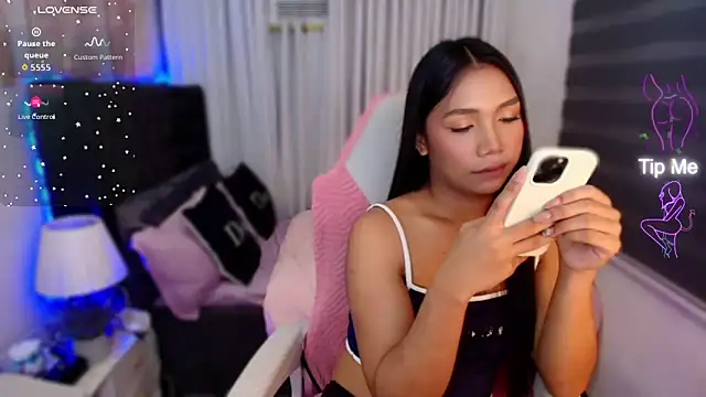 Snapshot of naughtyjayde chatting on 04/28/26, 02:27 naughtyjayde online show from 04/28/26, 02:27