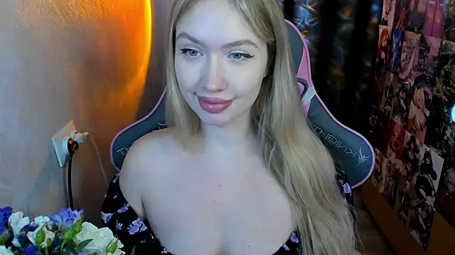 NicoleRiccii online show from 11/10/25, 06:46