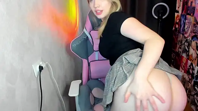 NicoleRiccii online show from 06/11/26, 04:15