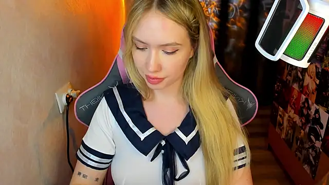 NicoleRiccii online show from 10/30/25, 09:33