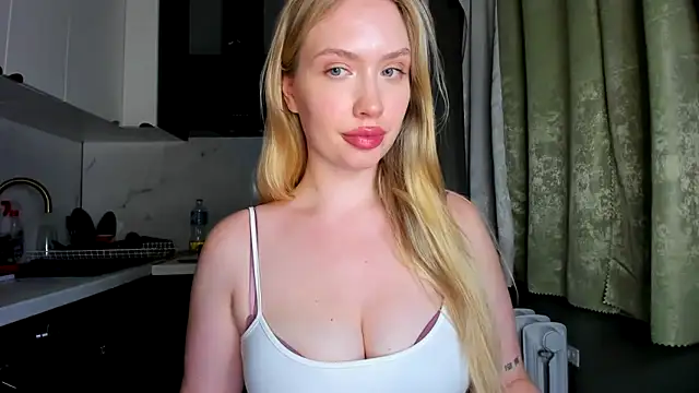 NicoleRiccii online show from 10/05/25, 08:10