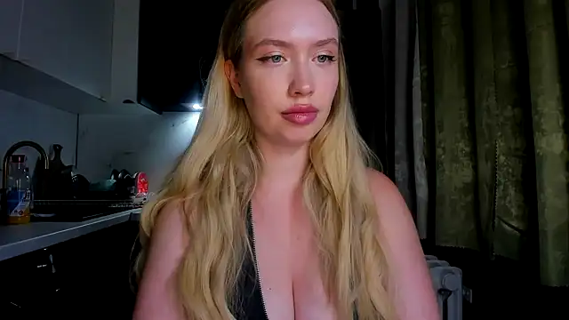 NicoleRiccii online show from 09/15/25, 06:52