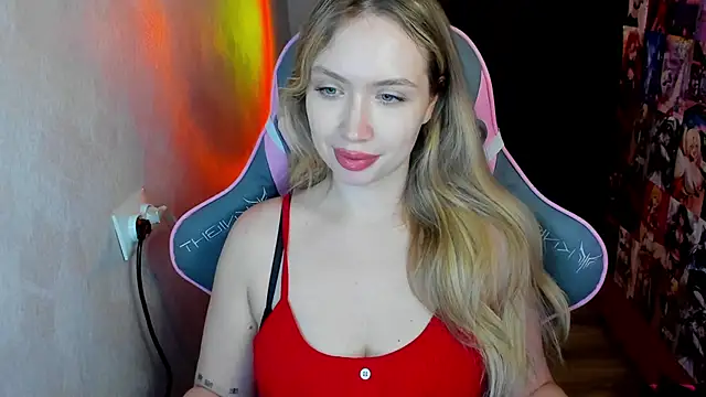 NicoleRiccii online show from 12/14/25, 09:09