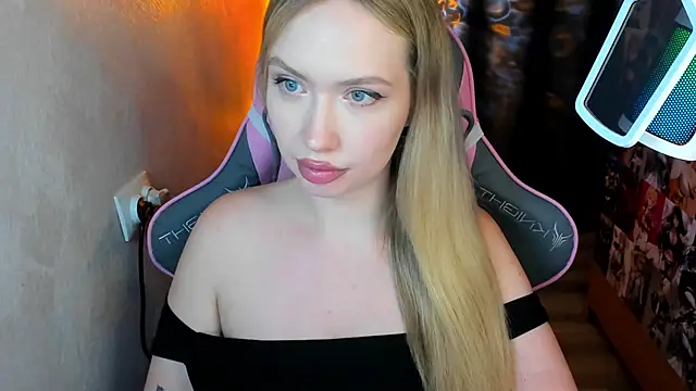 NicoleRiccii online show from 11/04/25, 02:32