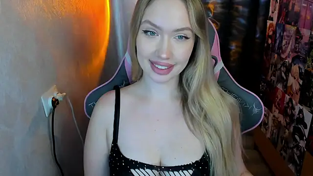 NicoleRiccii online show from 11/11/25, 11:49