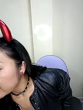 lunna 07 online show from 11/21/25, 04:39