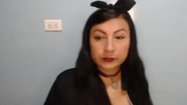 lunna 07 online show from 10/23/25, 01:43