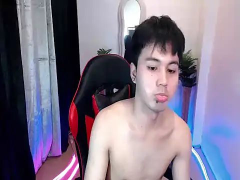 Snapshot of urasiantwink69 chatting on 09/28/25, 03:41 urasiantwink69 online show from 09/28/25, 03:41