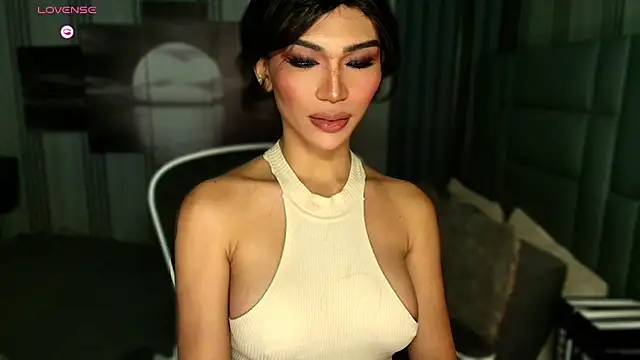 Snapshot of Huntress_xxx chatting on 04/26/26, 04:32 Huntress xxx online show from 04/26/26, 04:32