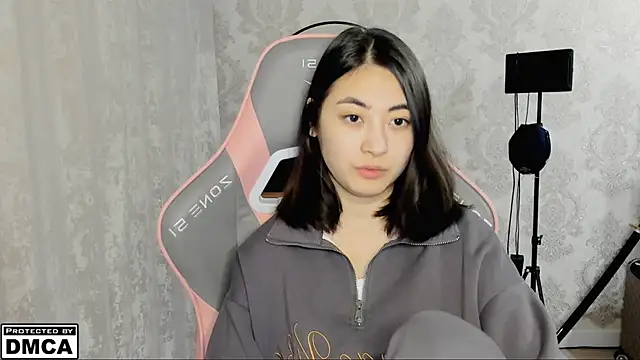 Snapshot of MeilideQian1 chatting on 10/06/25, 02:02 MeilideQian1 online show from 10/06/25, 02:02