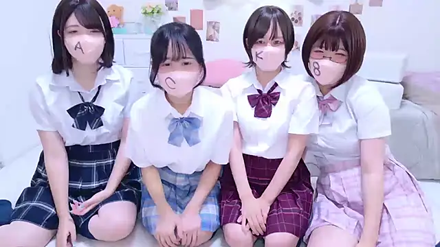Snapshot of Anzu_xx chatting on 09/22/25, 04:51 Anzu xx online show from 09/22/25, 04:51