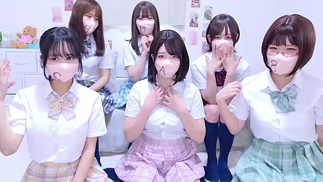 Snapshot of Anzu_xx chatting on 09/23/25, 04:30 Anzu xx online show from 09/23/25, 04:30