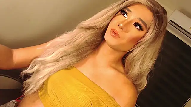 SissifyMeNow online show from 10/25/25, 04:18