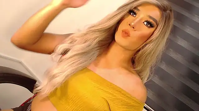 SissifyMeNow online show from 11/06/25, 12:25