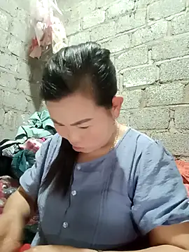 Snapshot of jienrrr chatting on 10/27/25, 02:01 jienrrr online show from 10/27/25, 02:01