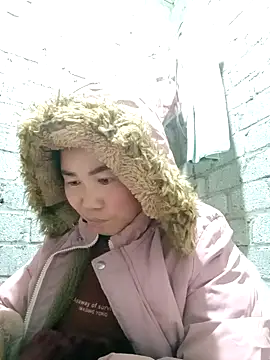 Snapshot of jienrrr chatting on 11/19/25, 12:10 jienrrr online show from 11/19/25, 12:10