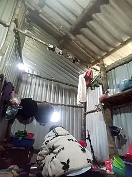 Snapshot of jienrrr chatting on 12/17/25, 12:15 jienrrr online show from 12/17/25, 12:15