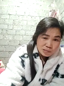 Snapshot of jienrrr chatting on 11/14/25, 10:41 jienrrr online show from 11/14/25, 10:41