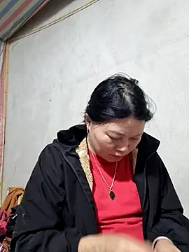 yoowwmr online show from 11/21/25, 12:04