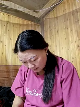 yoowwmr online show from 10/25/25, 01:05