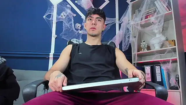 etham wolf  online show from 10/22/25, 01:21