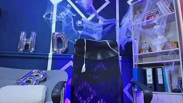 etham wolf  online show from 10/31/25, 01:19