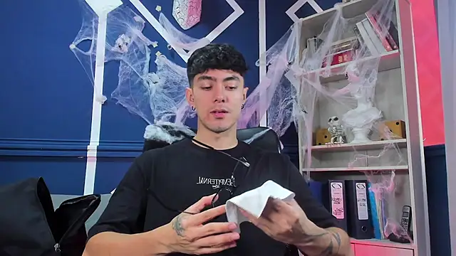 etham wolf  online show from 10/21/25, 04:28