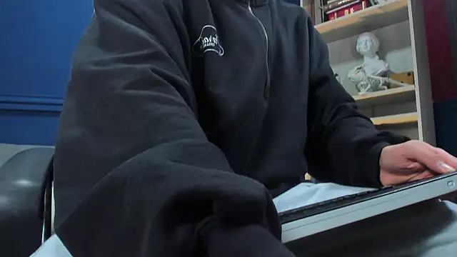 etham wolf  online show from 11/08/25, 11:03