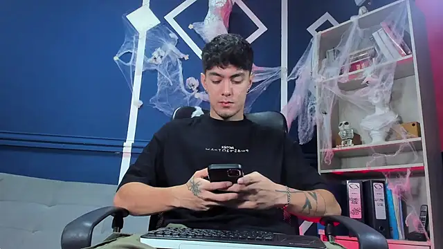 etham wolf  online show from 10/24/25, 11:31