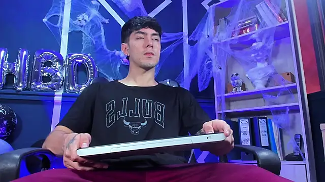 etham wolf  online show from 10/27/25, 01:12