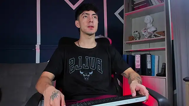 etham wolf  online show from 11/19/25, 12:27