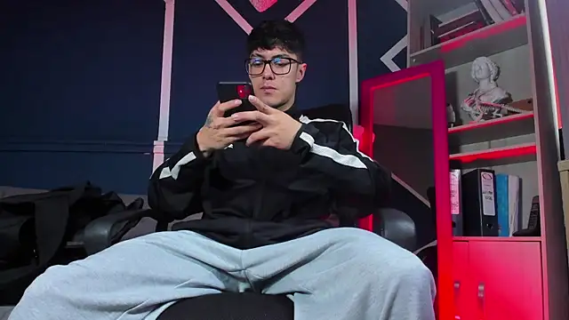 etham wolf  online show from 11/24/25, 02:17