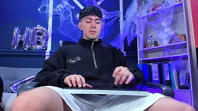 etham wolf  online show from 11/01/25, 12:54