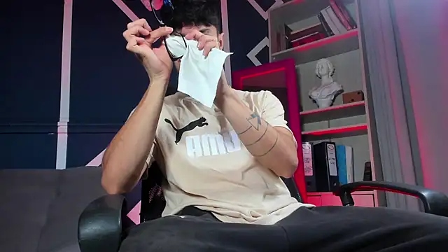 etham wolf  online show from 12/15/25, 12:33