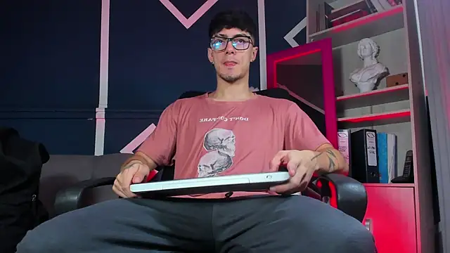 etham wolf  online show from 12/03/25, 12:59