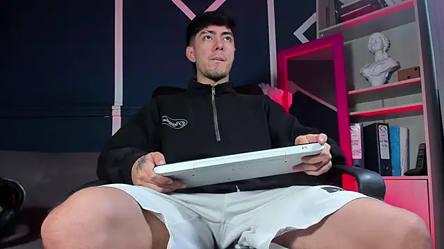 etham wolf  online show from 12/05/25, 11:53