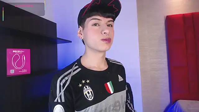 Ezra Storm online show from 10/21/25, 04:56