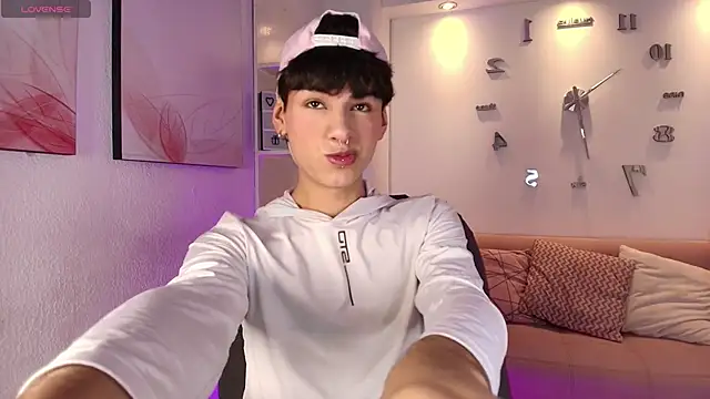 Ezra Storm online show from 09/30/25, 09:21