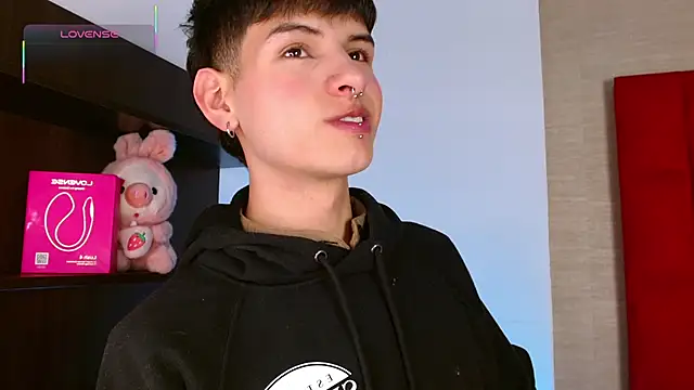 Ezra Storm online show from 12/04/25, 05:39