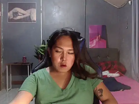 Snapshot of urtranspinay chatting on 04/14/26, 04:34 urtranspinay online show from 04/14/26, 04:34