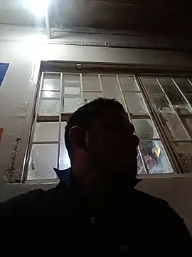 Snapshot of Andreshot911 chatting on 10/28/25, 01:39 Andreshot911 online show from 10/28/25, 01:39