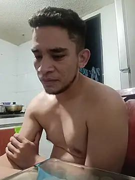 Snapshot of Andreshot911 chatting on 10/25/25, 04:44 Andreshot911 online show from 10/25/25, 04:44