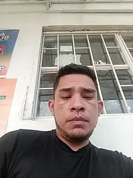 Snapshot of Andreshot911 chatting on 10/25/25, 09:04 Andreshot911 online show from 10/25/25, 09:04