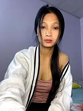 Snapshot of vyvy777 chatting on 10/27/25, 01:28 vyvy777 online show from 10/27/25, 01:28