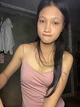 Snapshot of vyvy777 chatting on 09/11/25, 08:03 vyvy777 online show from 09/11/25, 08:03