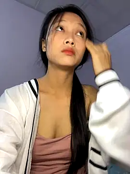 Snapshot of vyvy777 chatting on 10/29/25, 01:26 vyvy777 online show from 10/29/25, 01:26