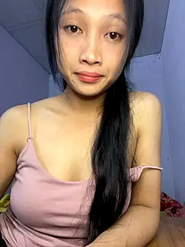 Snapshot of vyvy777 chatting on 10/25/25, 03:34 vyvy777 online show from 10/25/25, 03:34